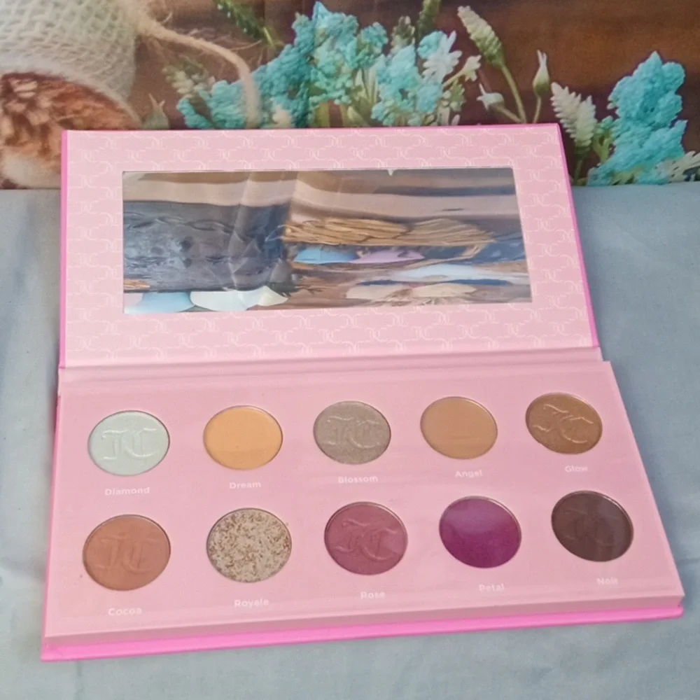 🛍️🍒 Juicy Couture Eyeshadow Palette
